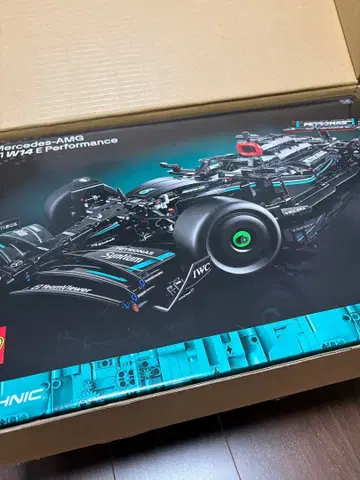 LEGO Mercedes-AMG F1 W14 E Performance