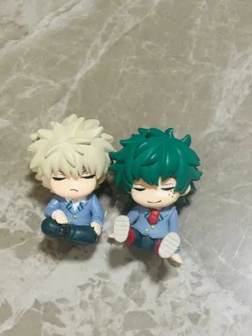 히로아카 바쿠고 카츠키 미도리야 이즈쿠 어깨 쿵