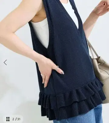 [ 새상품 ] 헤임 더블 프릴 V넥 베스트 심플리시티에