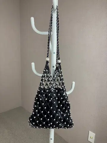 블랙 펄 장식 메쉬 백 숄더