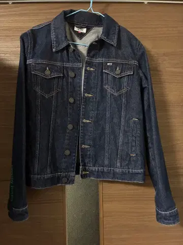 TOMMY JEANS 다크 블루 데님 자켓
