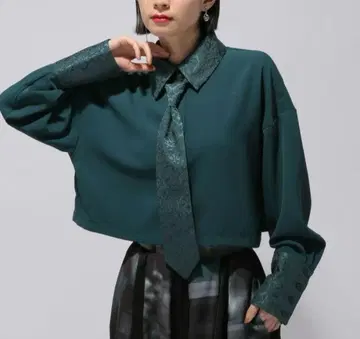 [완판템] 넥타이 숏 셔츠 HARE 셔츠/블라우스 그린