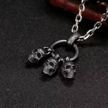 빈티지 트리플 스컬 목걸이