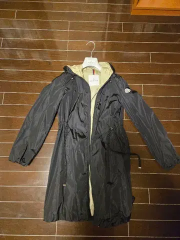 MONCLER 후드 부착 트렌치코트 블랙