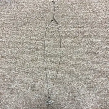 토성 모티브 크리스탈 목걸이