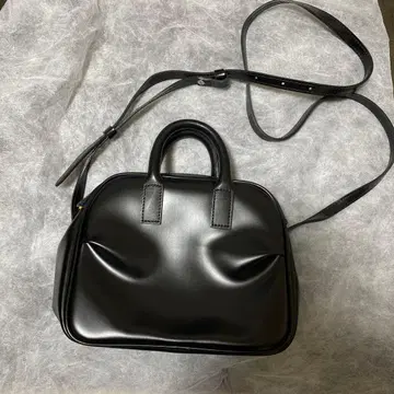 PIENI 블랙 숄더백 슬로브 이에나