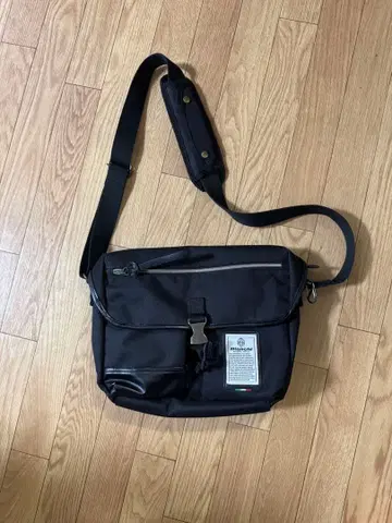 Bianchi 블랙 숄더백
