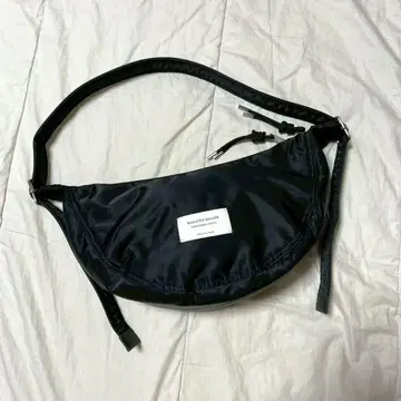 뷰티풀피플 STUDIOUS 별주 나일론 문 숄더백