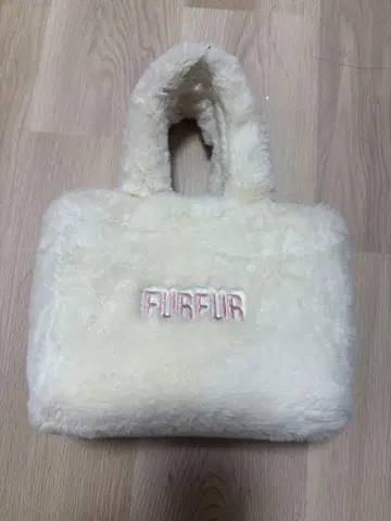 FURFUR 화이트 핑크 퍼 숄더백