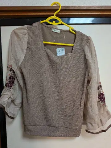 axes famme 코스모스 자수 볼륨 소매 PO 미사용 새상품