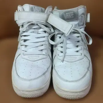 VANS 화이트 하이컷 스니커즈