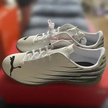 택 포함 새상품 Puma 아타칸트 II IT 축구화 27