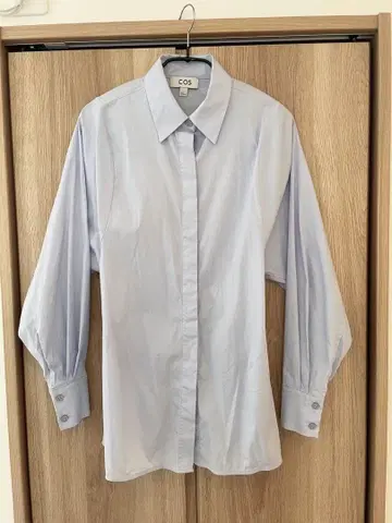 COS 라이트 블루 긴팔 셔츠