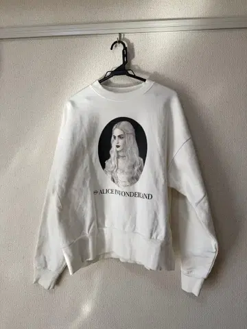 LOWRYS FARM 앨리스 인 원더랜드 맨투맨