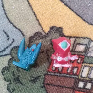 파랑 빨간색 캐릭터 피규어 세트 울트라맨