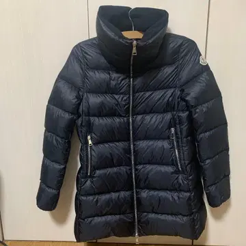 MONCLER 블랙 다운 자켓 후드 부착
