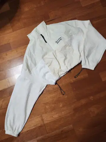 미사용 새상품 버쉬카 크롭 하프 지퍼 윈드 브레이커