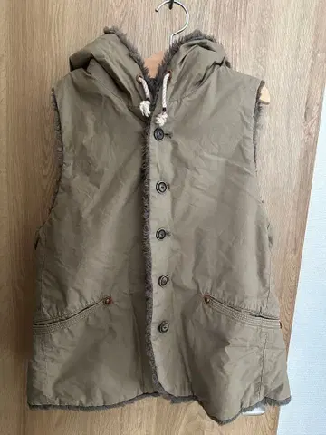 팔라스 팰리스 후드 부착 충전솜 퀼트 베스트