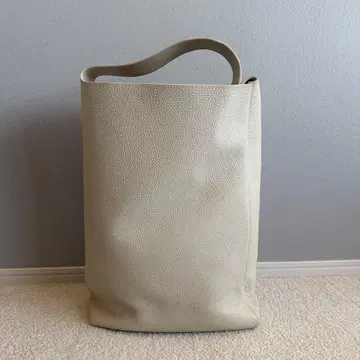 Aeta 가죽 숄더백 M 화이트