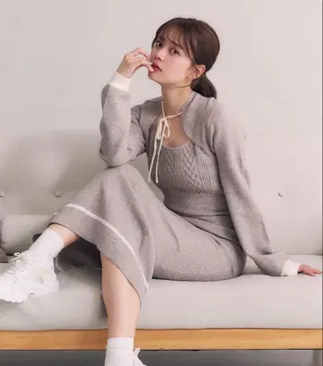 후드 부착 그레이 니트 원피스