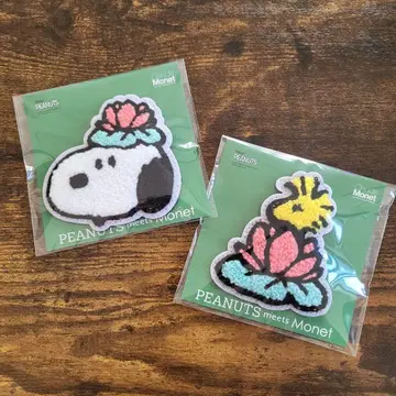 [ 미개봉 새상품 ] 모네전 x 스누피 콜라보 자수 배지 2개 세트