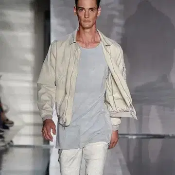 JOHN ELLIOTT 존 엘리엇 베이지 봄버 자켓