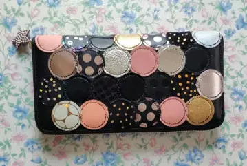 츠모리치사토 라운드 지퍼 장지갑 신 멀티 도트 블랙