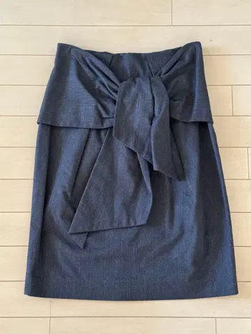 CHALAYAN 리본 포함 다크 그레이 미디 스커트