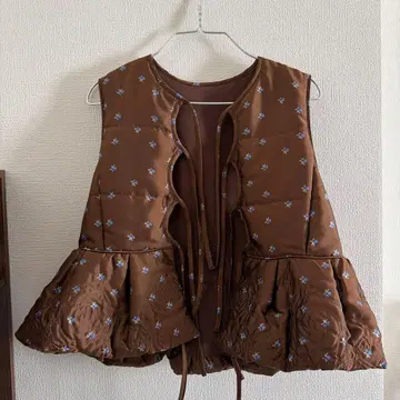 메종 스페셜 브라운 플라워 자수 슬리브리스 베스트