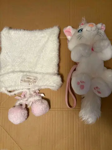 마리 봉제 인형과 모자 세트