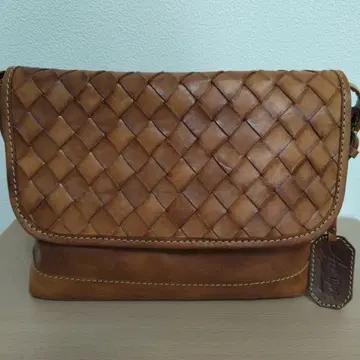 anemone 가죽 뜨개질 숄더백 브라운