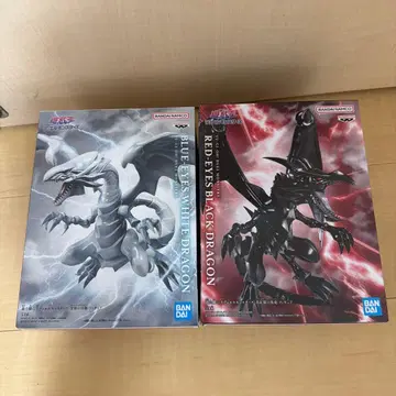 유희왕 듀얼몬스터즈 피규어 푸른 눈의 백룡 & 붉은 눈의 흑룡 세트