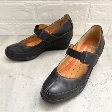 Clarks 클락스 가죽 웨지솔 스트랩 펌프스 블랙 23cm