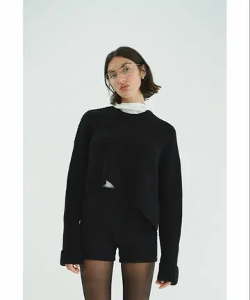 CLANE 비대칭 와이드 쇼트 니트 탑