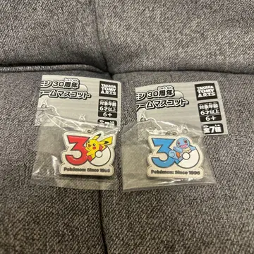 포켓몬 30주년 메탈 참 마스코트 타카라토미 피카츄 꼬부기