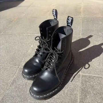 닥터마틴 1460 부츠 화이트 스티치 UK5