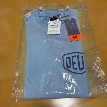 DEUS 스카이블루 T셔츠 M사이즈
