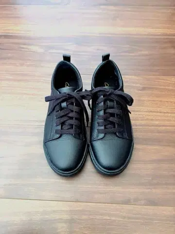 Clarks 블랙 스니커즈