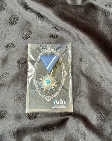 Ado 모나리자 옆얼굴 특전 브로치
