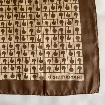 게라르디니 실크 스카프 브라운 로고 디자인 미사용 새상품
