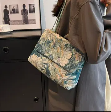 새상품 블루 계열 모네의 정원 터콰이즈 블루 골드 체인 백