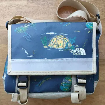 THE NORTH FACE 숄더백 올 패턴 캠핑풍 프린트