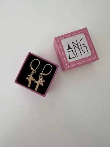 ANG W 크로스 귀걸이