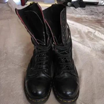 닥터마틴 14홀 스틸토 UK7