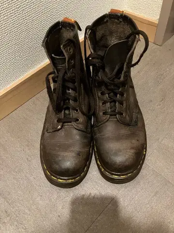 Dr. Martens AirWair 잉글랜드제 8홀