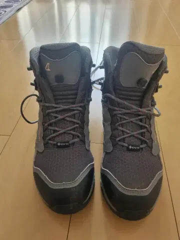 Lowa 방수 미드컷 등산화