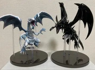 유희왕 피규어 세트 푸른 눈의 백룡 붉은 눈의 흑룡