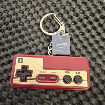 닌텐도 뮤지엄 게임 하드 키링 패미컴