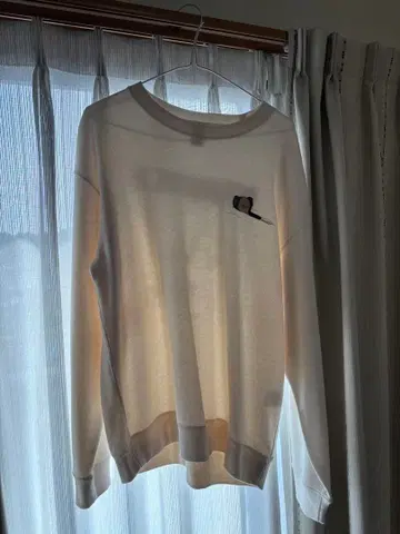 유니클로 카우스 맨투맨