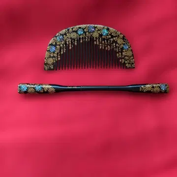 자개 세공의 아름다운 빗 세트